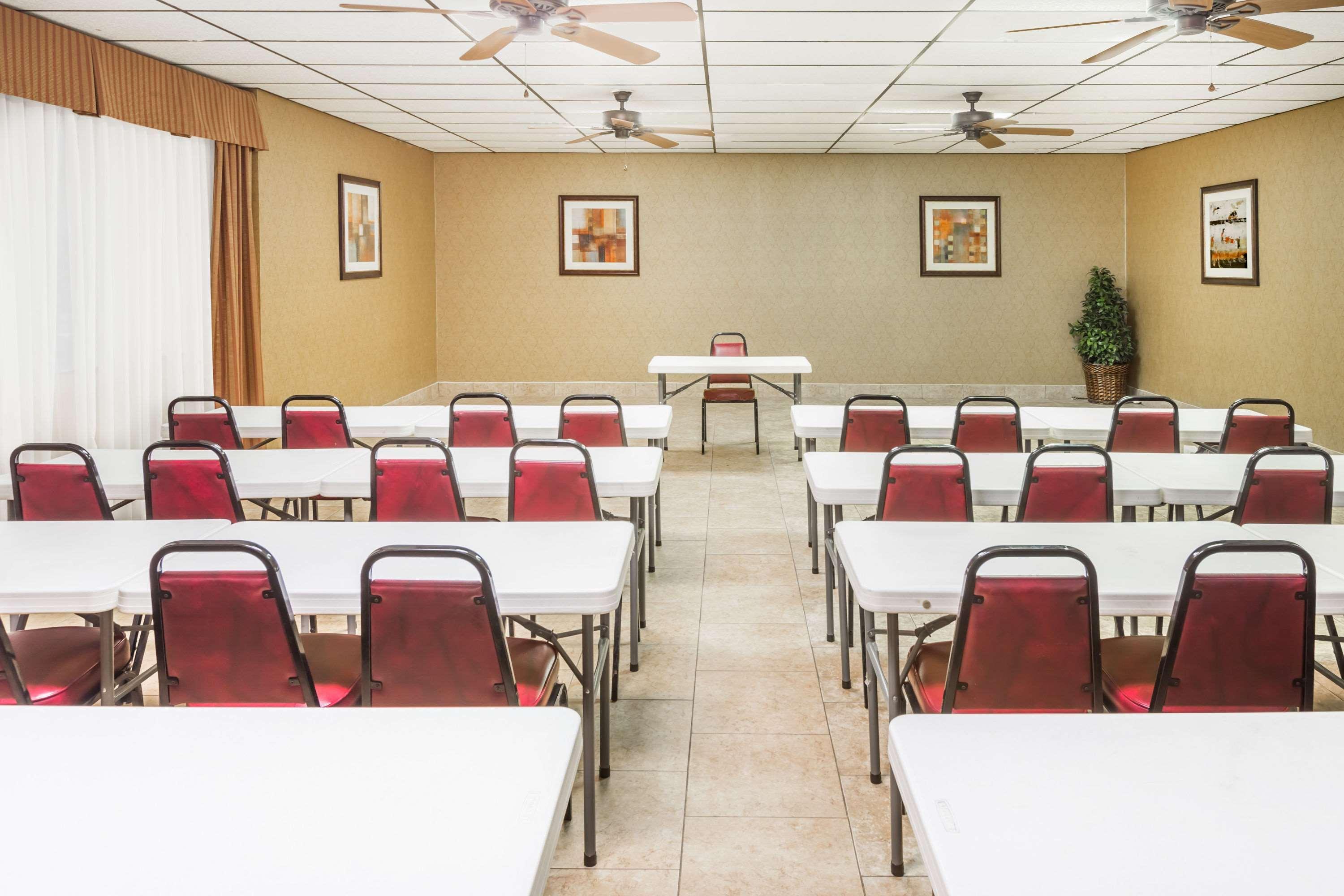Days Inn By Wyndham Batesville Exterior foto